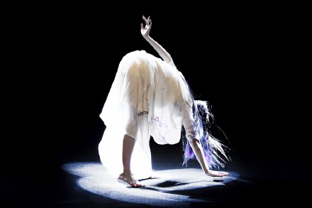 一场行为艺术的始终秀