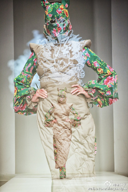花棉袄秀上的时装