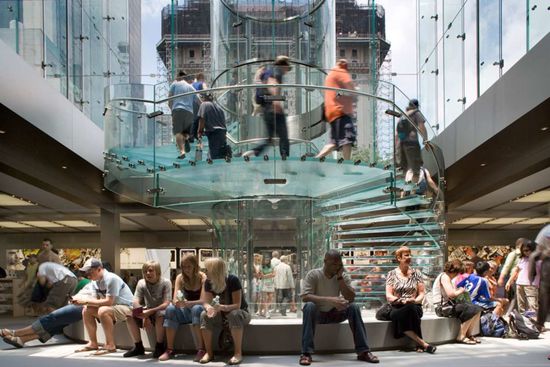 曼哈顿第五大道的 Apple Store。图片来自 architizer
