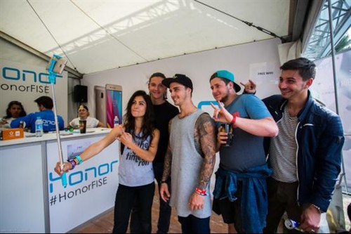 FISE巡回赛 荣耀配件大受欢迎 