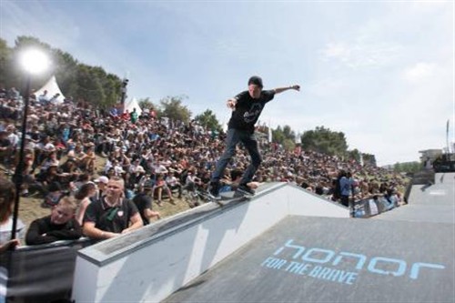 FISE巡回赛 荣耀配件大受欢迎 