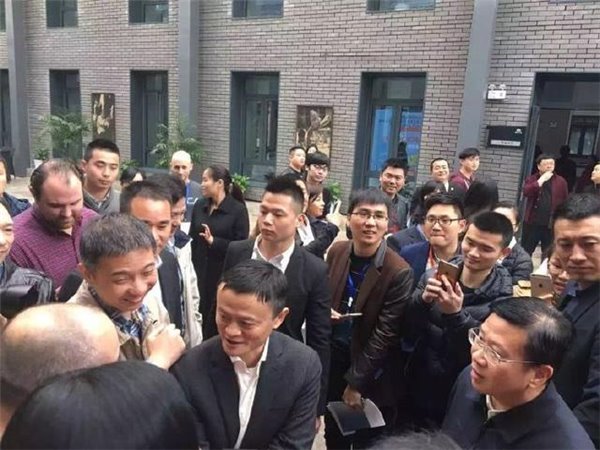 罗永浩获阿里巴巴投资：锤子手机T3，你在哪？