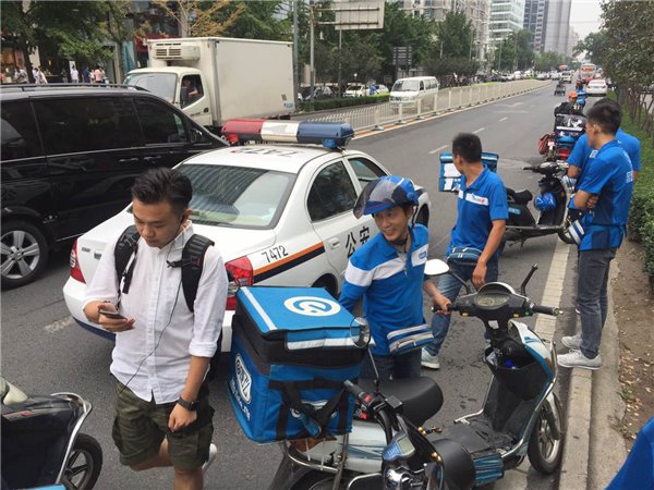 一触即发：饿了么和美团员工斗殴聚众