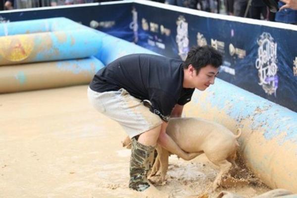 你知道网红王思聪这几年究竟赚了多少钱吗