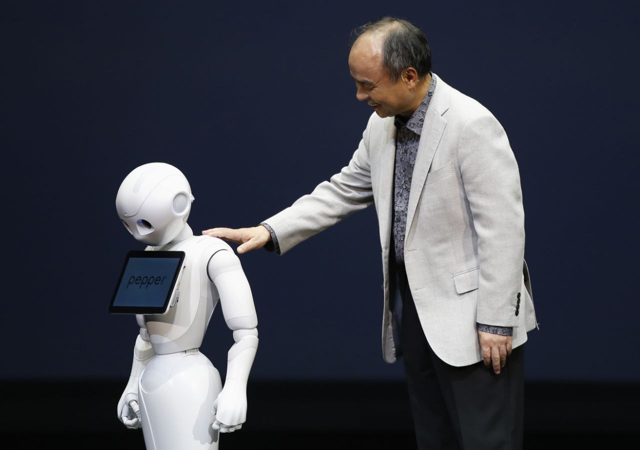 2014-06-06T032716Z_1527275445_GM1EA6512JP01_RTRMADP_3_SOFTBANK-ROBOTS.JPG
