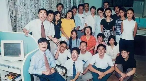 创业比你想象中要惨：刘强东24岁卖盗版碟、马化腾27岁陪聊、马云30岁卖袜子......