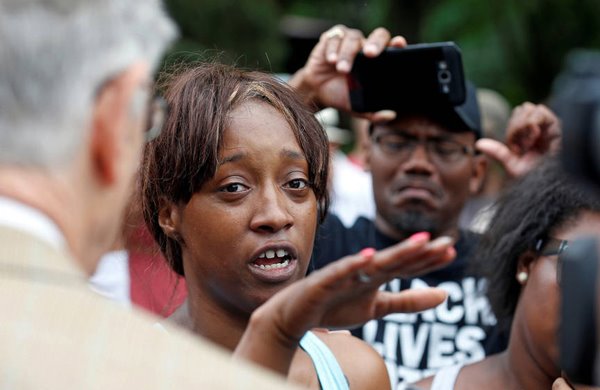 苹果iPhone阻止拍照，是否是在&ldquo;高尚地自杀&rdquo;？