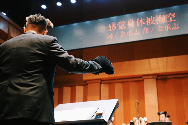 《感觉身体被掏空》，一首事先张扬的“爆款”神曲