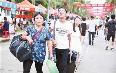 适逢新生开学季  三大运营商打响促销战