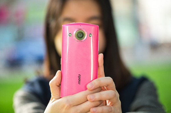 拍照模糊发热严重,受网红青睐的美图手机怎么