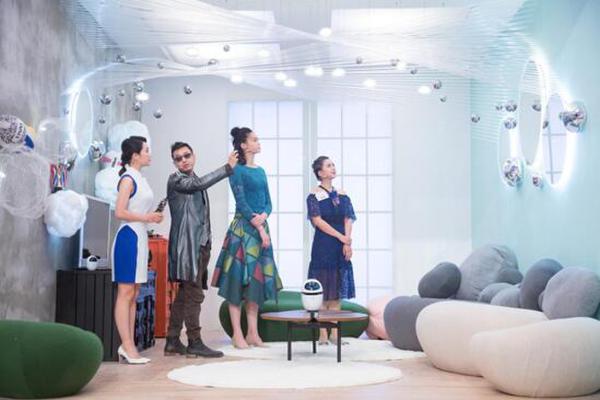 公子小白机器人俘获女排队长惠若琪，定制智慧家庭新生活