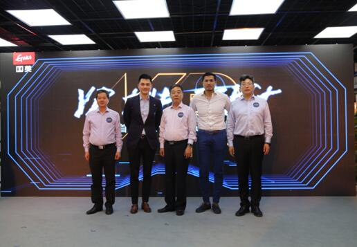 全球首家专业VR影院启动仪式（左起依次为：国美电器高级副总裁何阳青、悦诚科技首席执行官顾斌、国美电器总裁王俊洲、HTC Vive中国区总裁汪丛青、国美电器高级副总裁郭军）