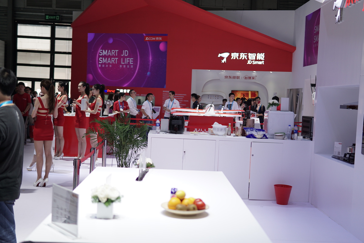 钛媒体小分队亲历 CES Asia 2017：VR降温、智能家居方兴未艾        