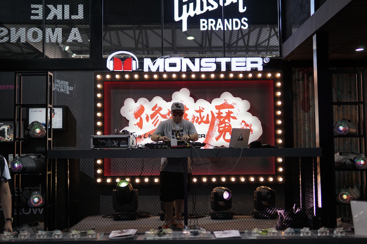 钛媒体小分队亲历 CES Asia 2017：VR降温、智能家居方兴未艾        