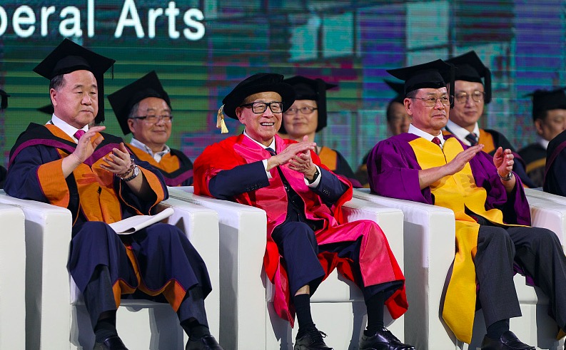 李嘉诚汕大毕业典礼致辞:渴望“富爸加上天赋”,就已输在起跑线上