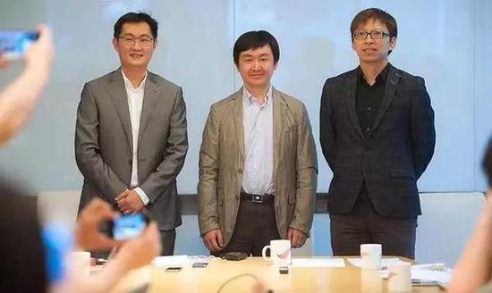 到底为什么，为了避免落在周鸿祎手里，王小川要红拂夜奔雪夜上梁山，搬一次阿里的救兵，再搬一次腾讯的救兵。