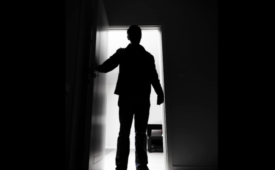 牛散王素芳炒股18年挣下13亿背后:消息灵通 或