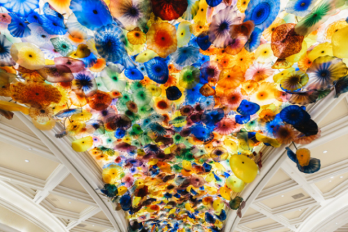  （酒店大堂由世界顶级玻璃艺术大师Chihuly打造的“科莫湖之花”吸引无数游客与电影大片来此取景）