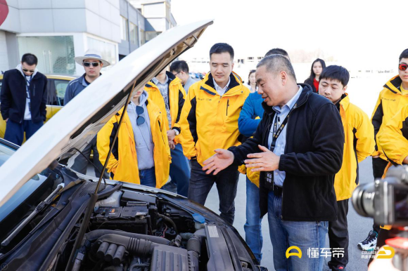 帝造学院第二期开课,《头文字D》原型土屋圭市现身“说”漂移 帝造学院第二期开课,《头文字D》原型土屋圭市现身“说”漂移