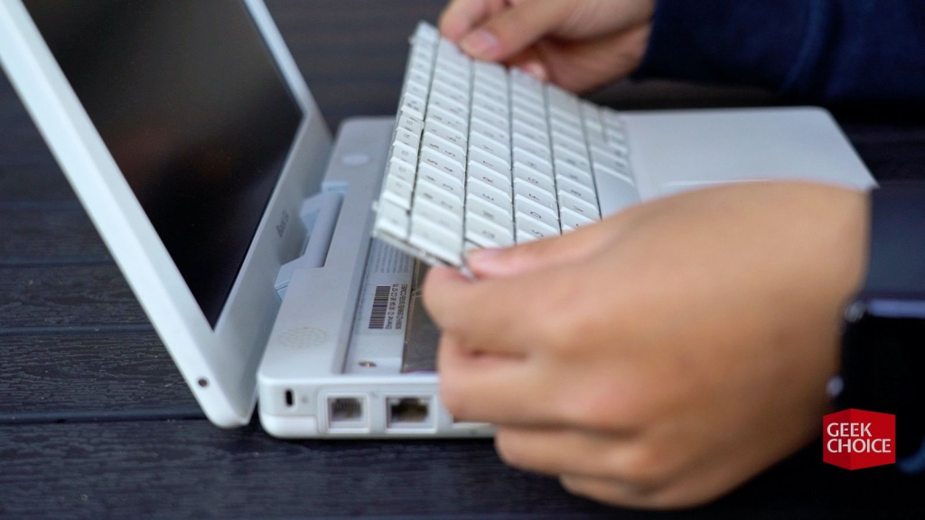 苹果 15 年前一万块的笔记本,竟然比 MacBook 还「良心」?