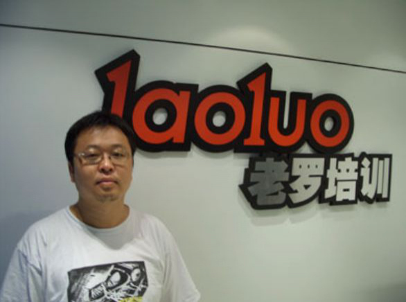 罗永浩“卖艺”,锤子烂尾!负债 3 亿背后,有一个致命错误 | 复盘