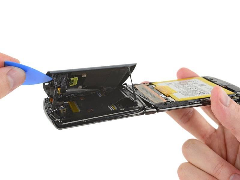 摩托罗拉 Razr 是 iFixit 迄今拆过结构最复杂的手机