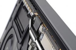 ƻ���� MacBook Pro ����̨�⡱�������ټ�������