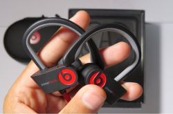 ƻ���� Powerbeats2 Ʒ�������ɺͽ⣺֧�� 975 ����Ԫ