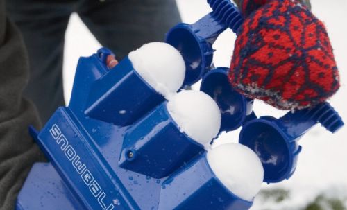 如果打雪仗成为冬奥比赛项目我要带这把雪球枪去