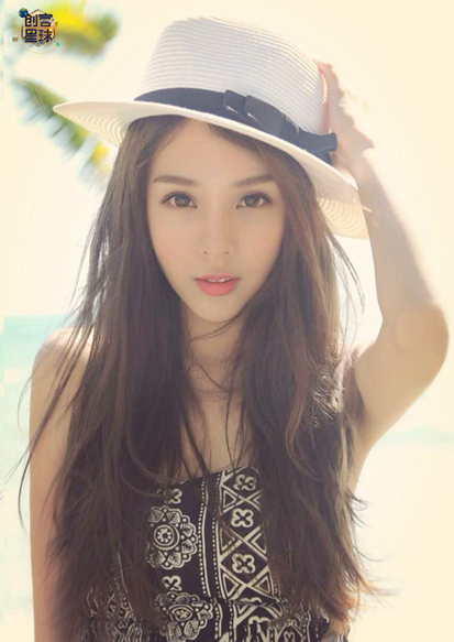 初见许雅妍,旁人都会被她亮眼的外形吸引,她18岁时只身闯荡深圳,只带