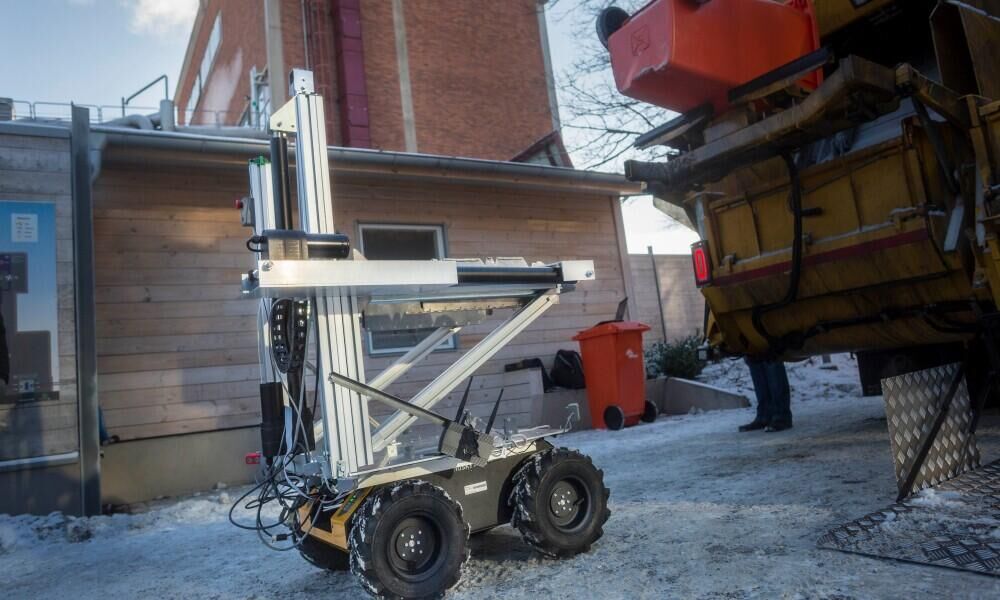 沃尔沃研发自动清理垃圾机器人无人机协作