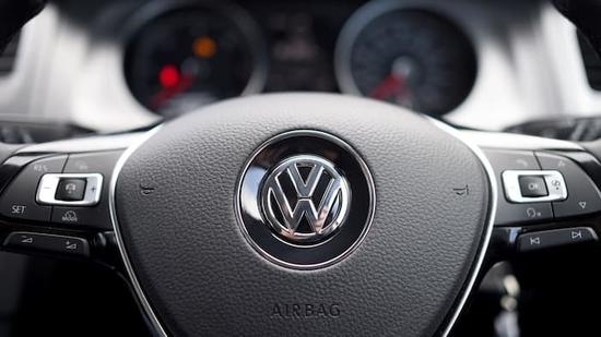 首次向中国借钱 大众排放造假丑闻赔惨