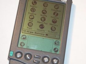 2010年：惠普斥资12亿美元收购Palm
Palm曾是掌上电脑领域的代言人，也是智能手机的先驱之一。惠普通过收购Palm，一举进入快速增长的智能手机行业。但惠普后来推出的产品无法与苹果等竞争对手抗衡，导致了Palm的毁灭。