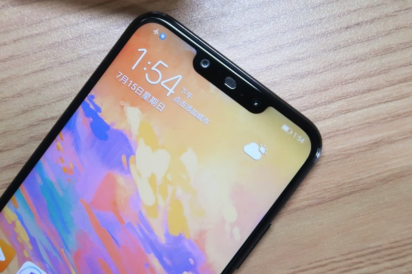 nova3关键就在于配备了前置双摄,摄像头规格达到2400万(彩色)像素 200