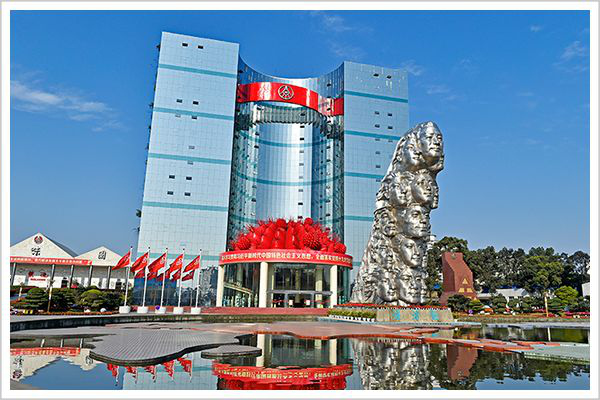 川酒企业里,五粮液是当之无愧的龙头,也是四川最赚钱的国企之一,撑起