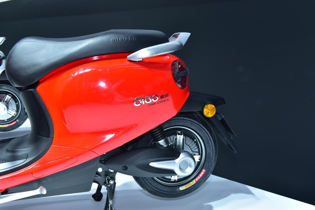 图注:爱玛电动车搭载德国博世电机新国标即将实施之际,爱玛电动车在