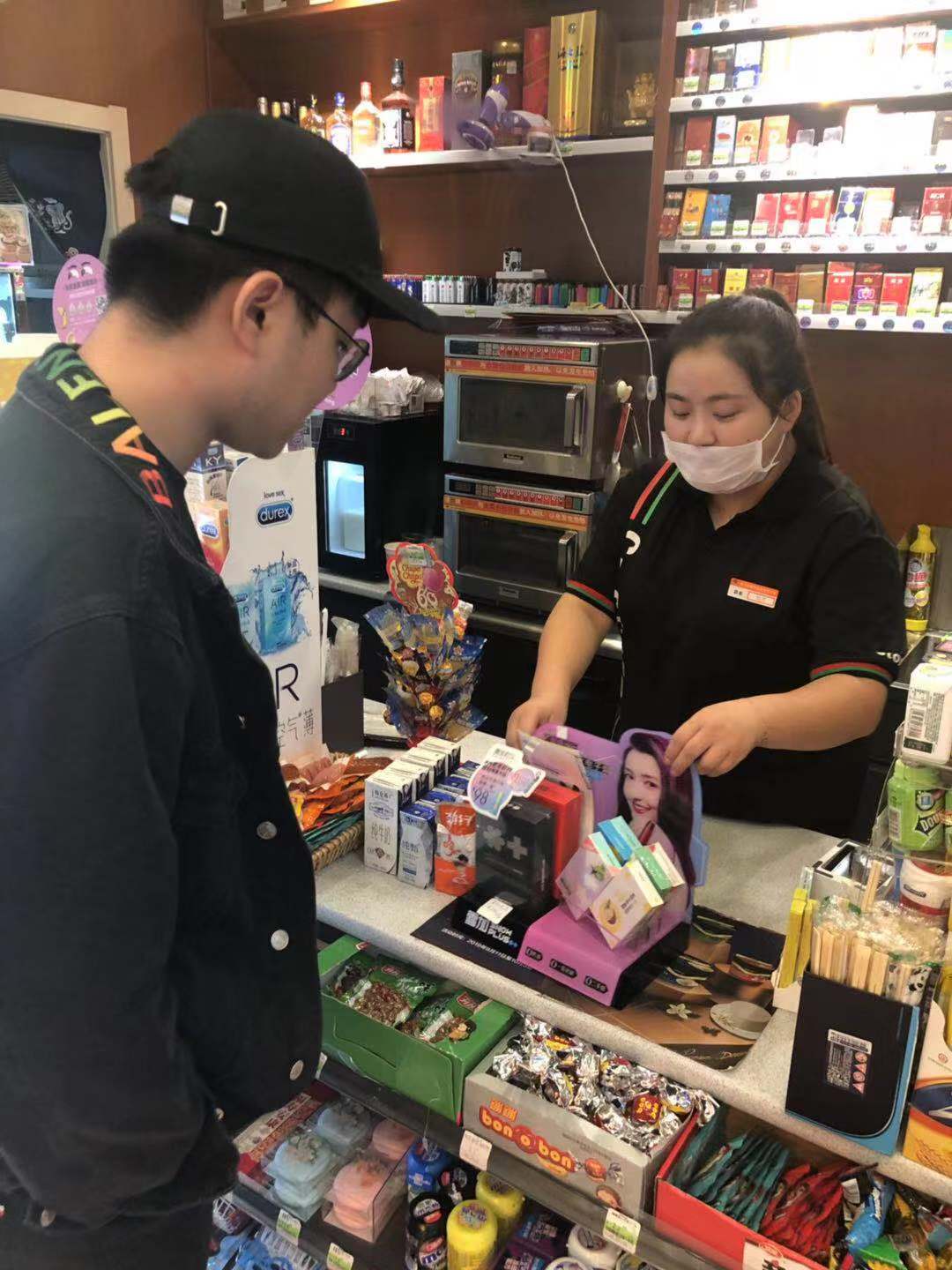 一位电子烟销售的创业日记:"老板,来支雪加!