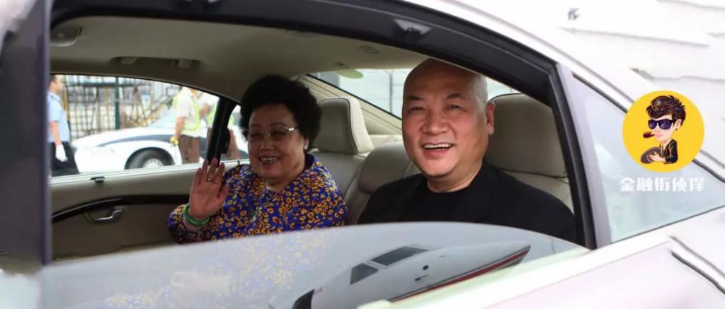 中国第一富婆家中被盗五百亿身家每天只花十元被称北京最大包租婆