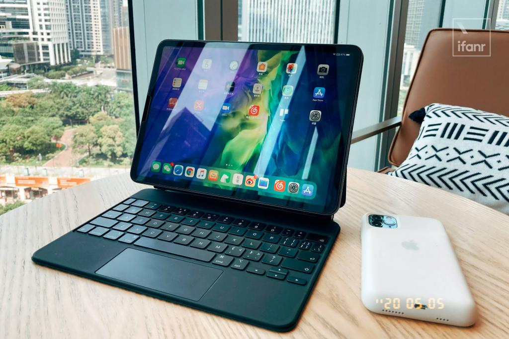 和iphonese相处半个月我想聊聊它的今天和未来