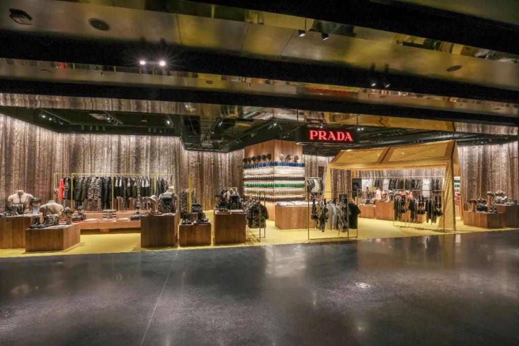 Prada 为何在中国业绩最好时发布新零售战略？ _创投圈_科技头条_砍柴网