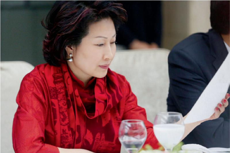 从特异功能女孩到440亿富豪一个陕西女人的逆袭