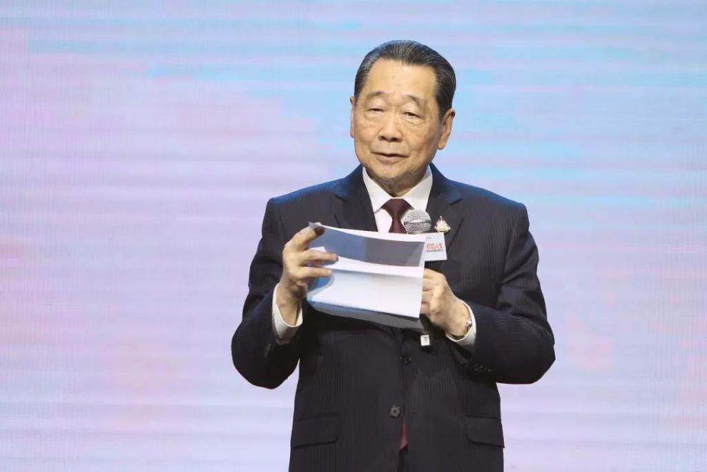 同时涉足金融,地产,制药,机械加工等 10 多个行业和领域的多元化跨国