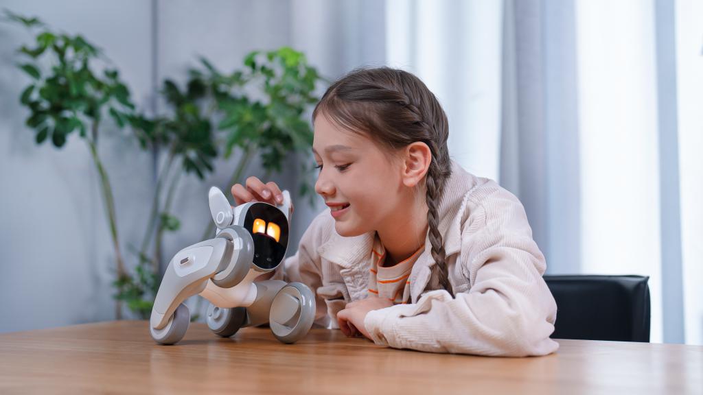 将情感植入陪伴机器人,「可以科技」自研人机交互智能决策模型