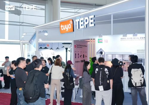 AI照明能“读心” 涂鸦智能2025香港秋灯展开启照明新体验 AI照明能“读心” 涂鸦智能2025香港秋灯展开启照明新体验