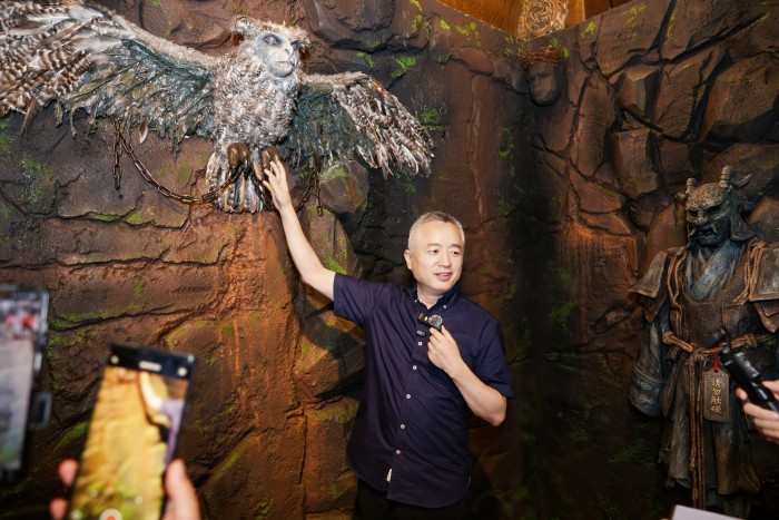 1788059391107188.jpg 朱军岷现身江南铜屋与《盗墓笔记》联动活动现场.jpg