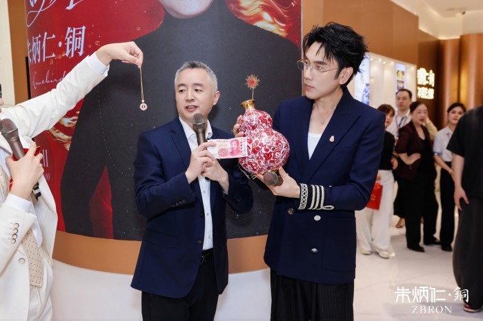 1789276851644444.jpg 朱军岷介绍“仁彩十二式”第四式《福生万物》.jpg
