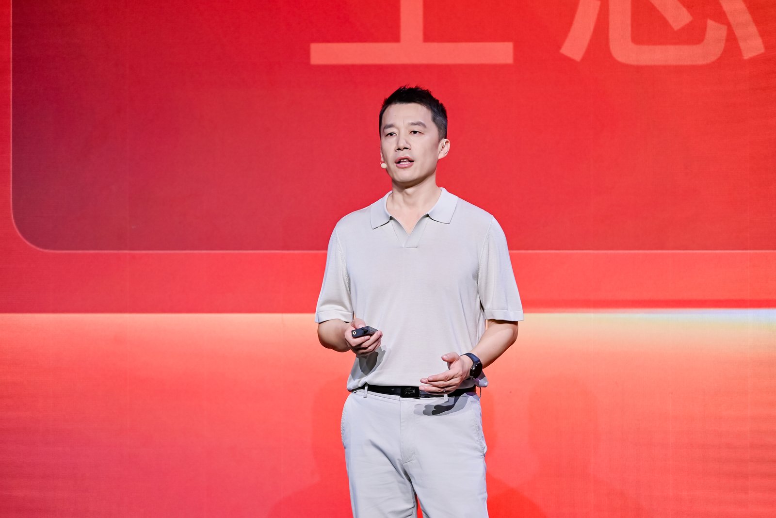 1789960262867165.jpg 田华.jpg